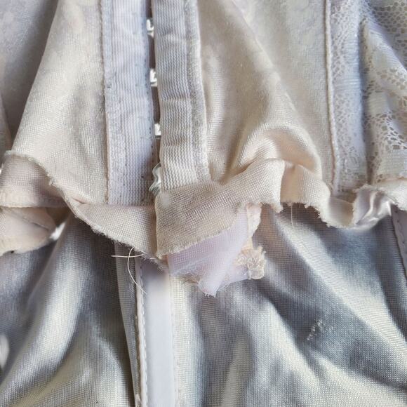 True Vintage Coquette White Lace Corset Top - Small - Picture 7 of 9